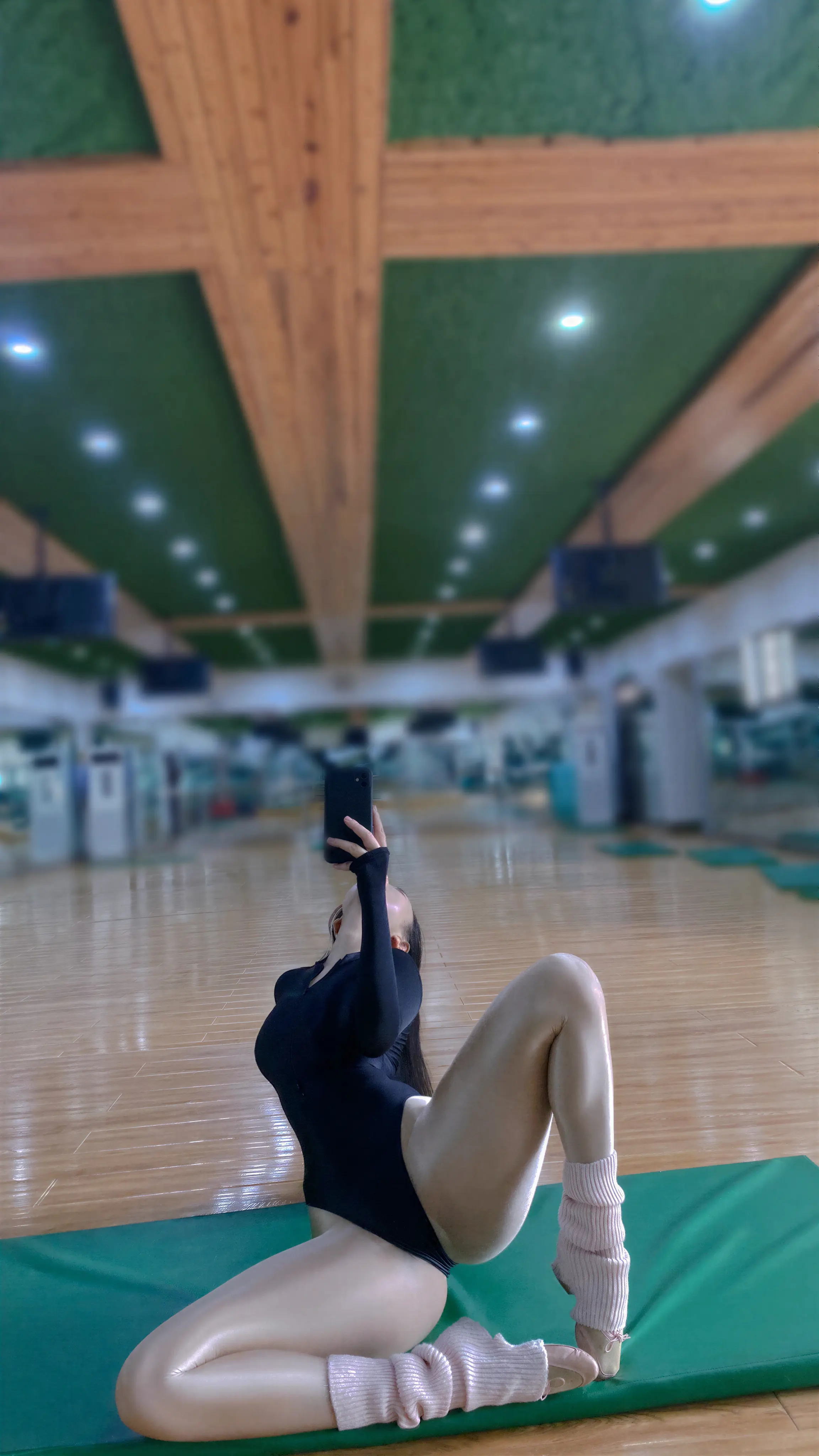 俏妞qiaoniuTT – 连体白色马油袜 13P